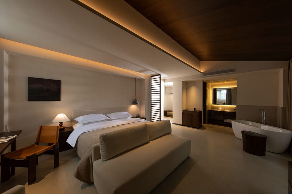 Signature Double Room, Mountain View | Laptop workspace, blackout drapes, soundproofing, iron/ironing board