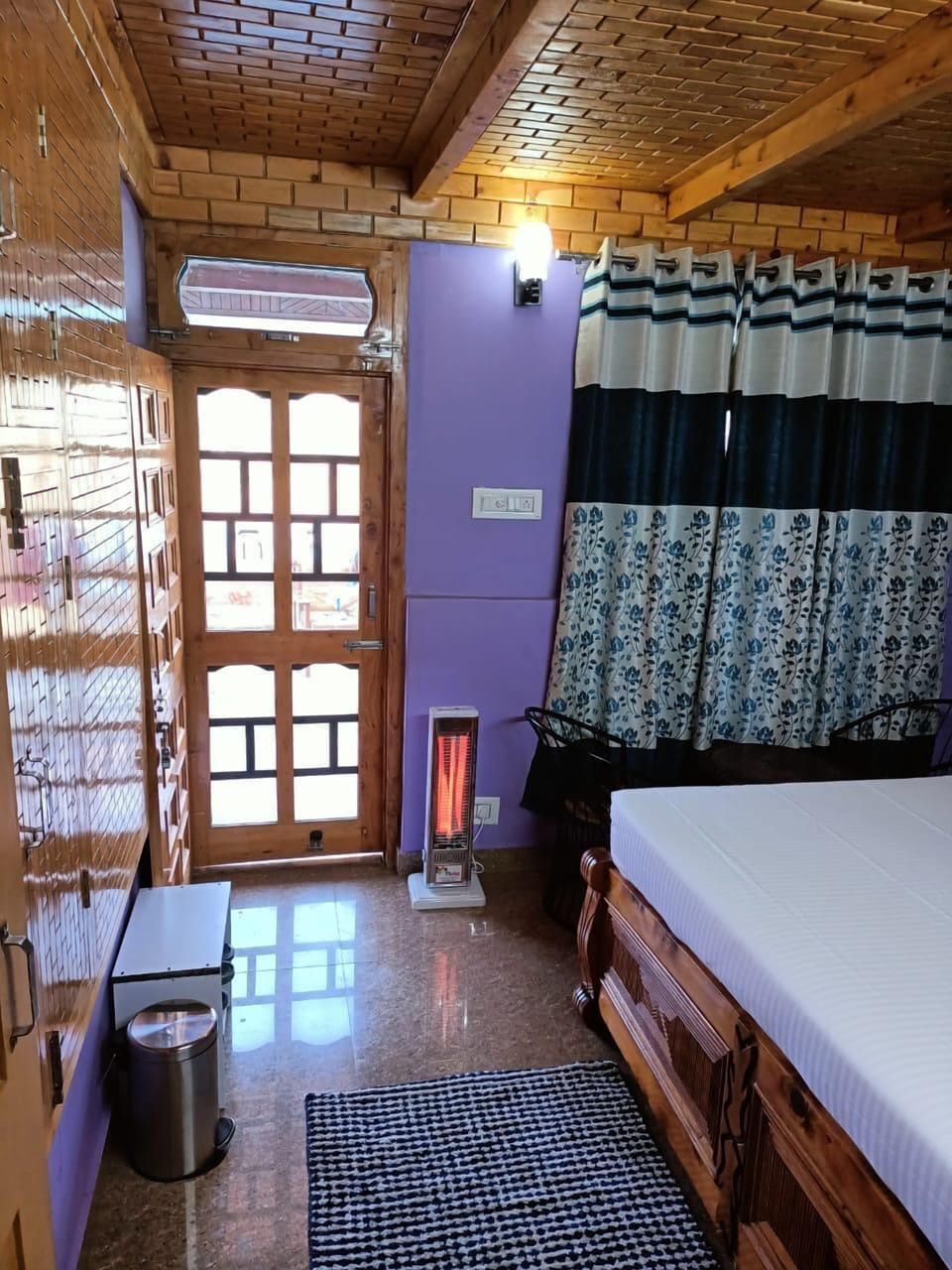 Deluxe Room, Mountain View | Rollaway beds, bed sheets