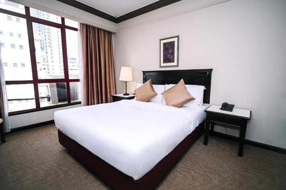 Deluxe Queen | Iron/ironing board, free WiFi