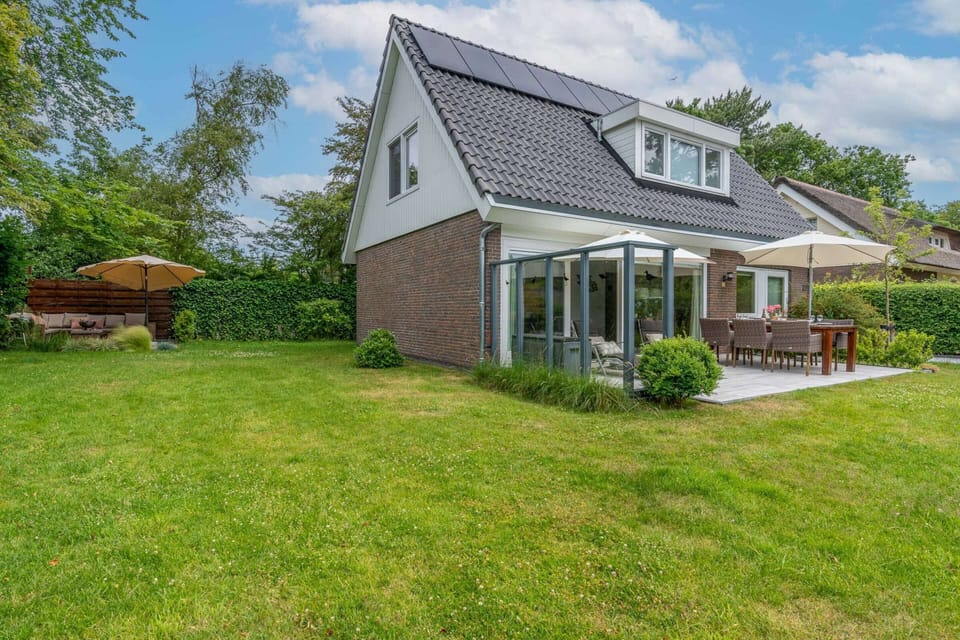 Tastefully Furnished Country House for 6 People House in De Koog
