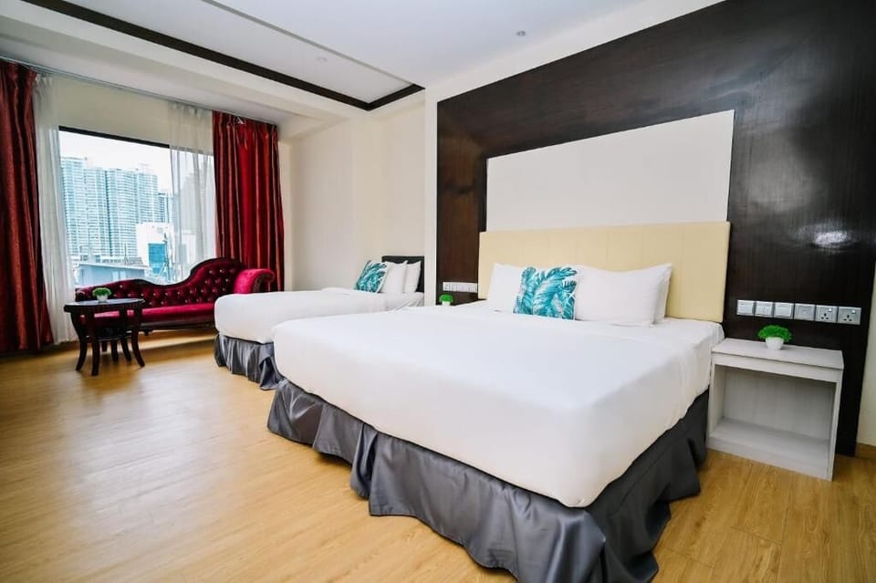 Deluxe Family Triple | Desk, iron/ironing board (on request), WiFi (free)