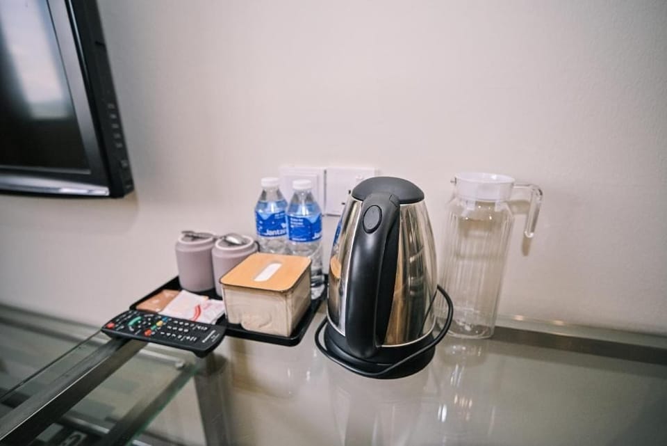 Deluxe Twin Room | Desk, iron/ironing board, free WiFi