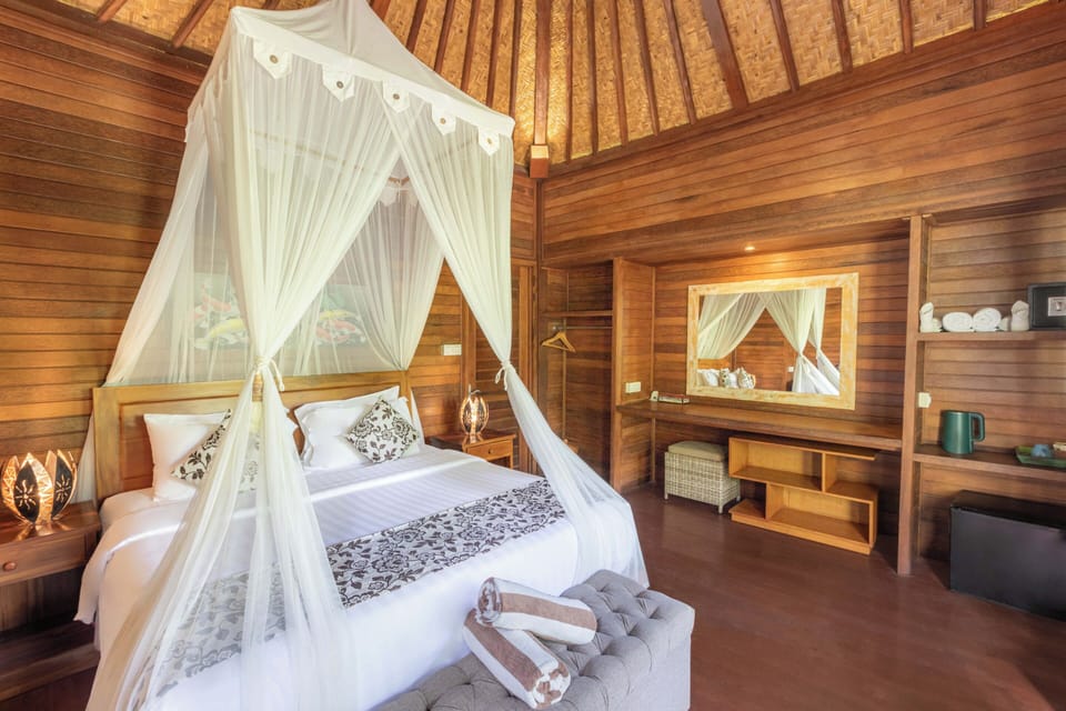 Junior Suite, Garden View | Desk, free WiFi, bed sheets