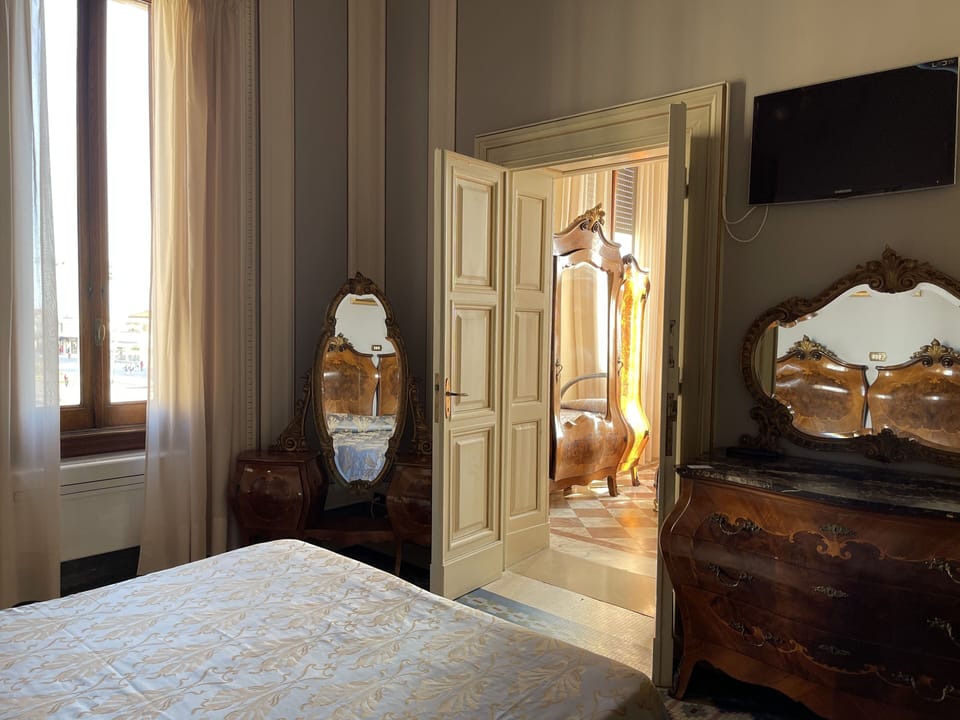 Egyptian cotton sheets, premium bedding, in-room safe