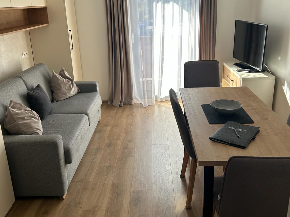 Apartment | Dining