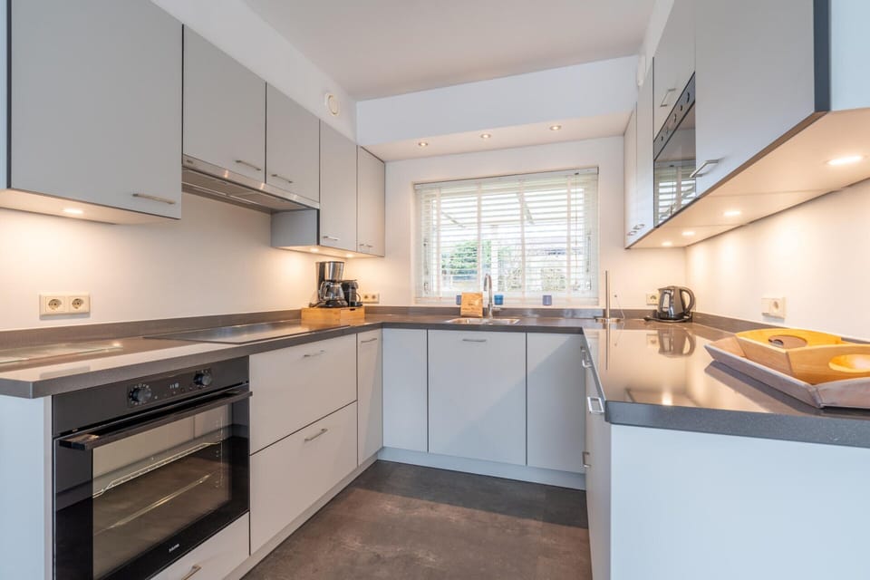 Bungalow | Private kitchen | Highchair