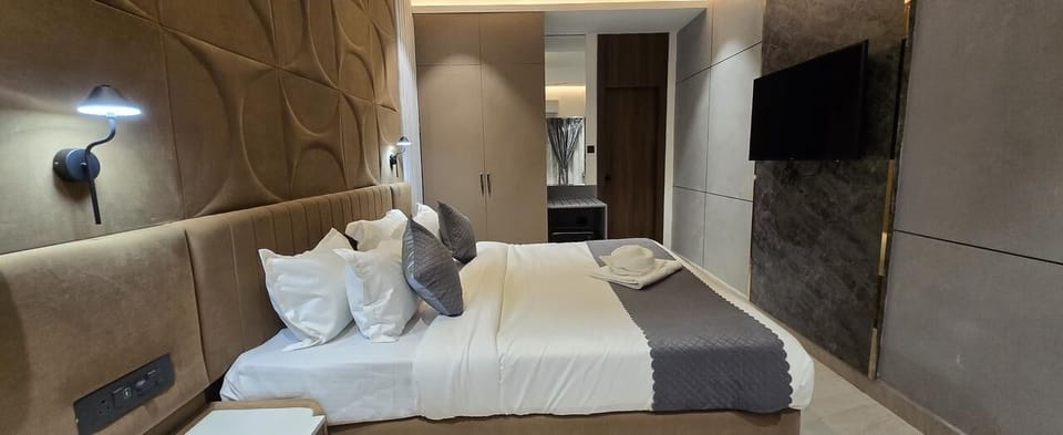 Double Room | In-room safe, desk, blackout drapes, soundproofing