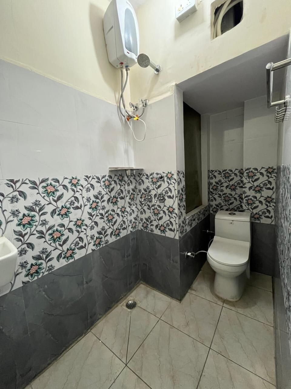 Classic Room | Desk, laptop workspace, free WiFi