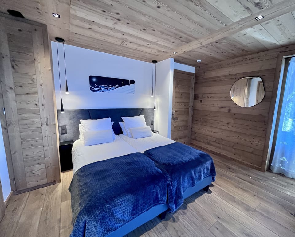 Comfort Room | In-room safe, blackout drapes, free WiFi, bed sheets