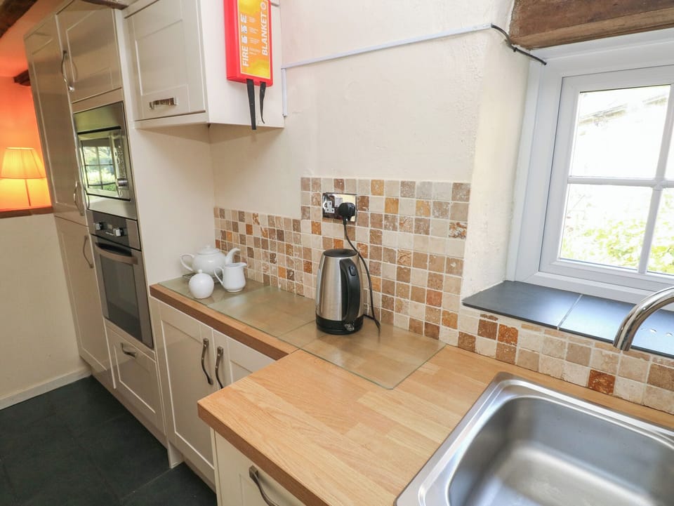 Dishwasher, cookware/dishes/utensils