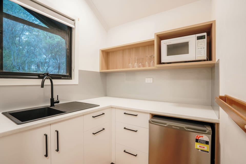 Family Cabin | Private kitchen | Mini-fridge, coffee/tea maker, electric kettle