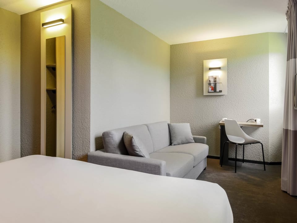 Family Room, 1 Double Bed with Sofa bed | Pillowtop beds, desk, soundproofing, free cribs/infant beds