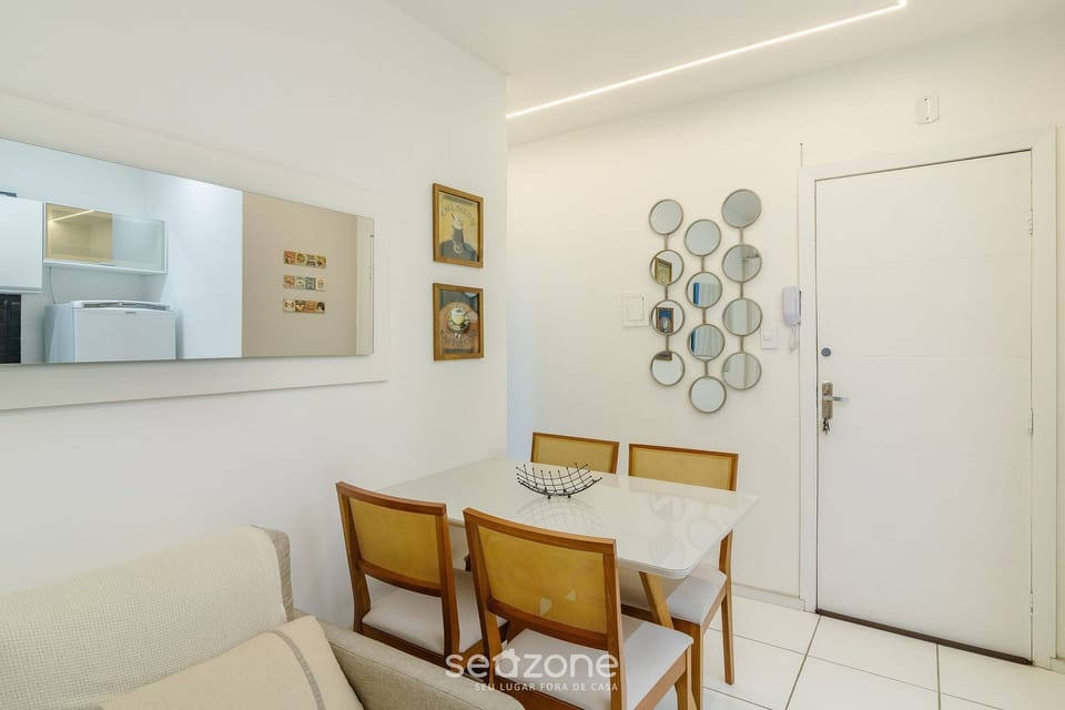 Basic Apartment | Dining