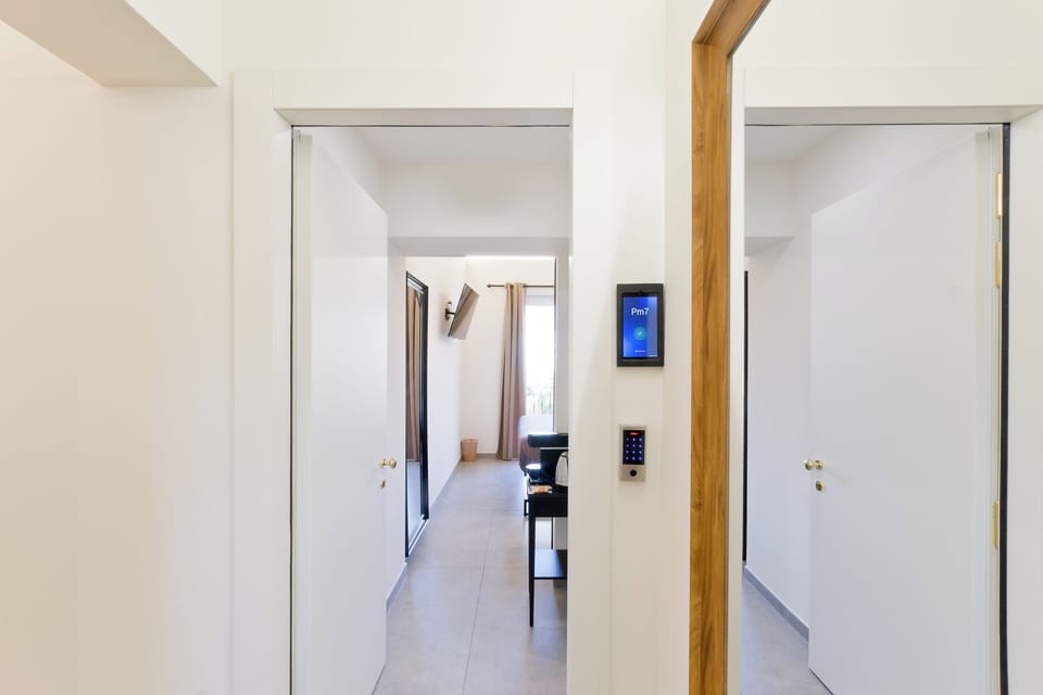 Comfort Double or Twin Room, 1 Queen Bed, Balcony, City View | Living area | 43-inch TV with digital channels