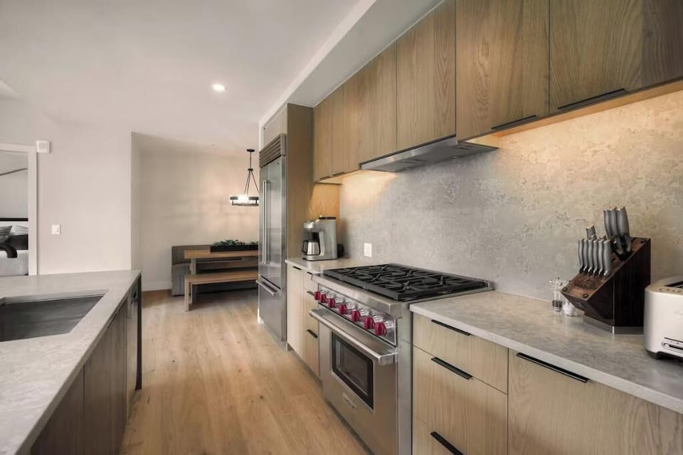 Condo (Kindred Resort Luxury Ski In, Ski Out) | Private kitchen