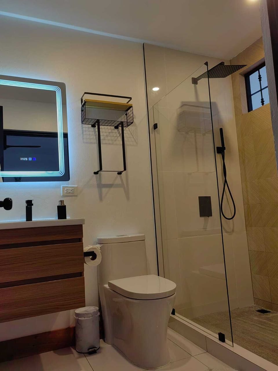 Shower, rainfall showerhead, towels, shampoo