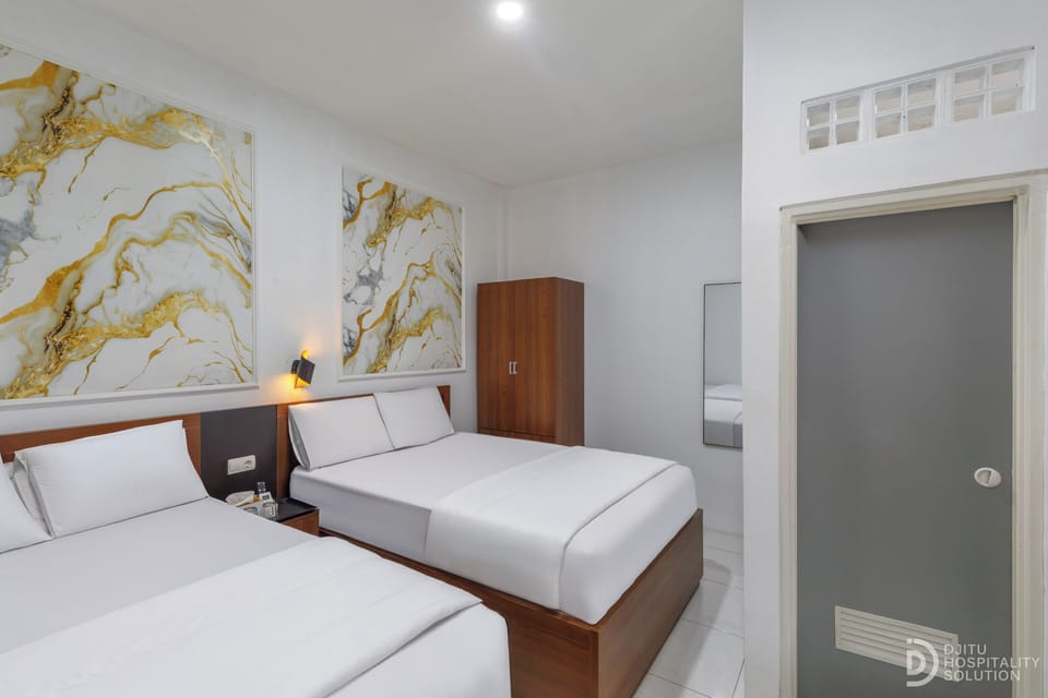 Family Room | Desk, free WiFi, bed sheets