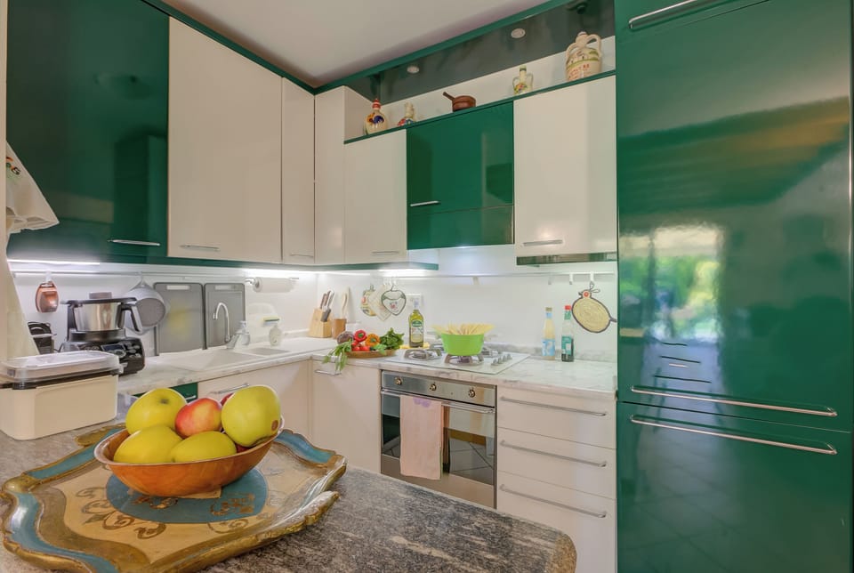 Standard Townhome, 3 Bedrooms, 2 Bathrooms (The Green Emerald Family Retreat) | Private kitchen