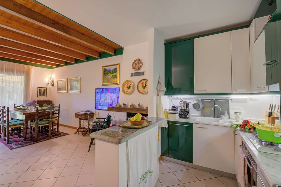 Standard Townhome, 3 Bedrooms, 2 Bathrooms (The Green Emerald Family Retreat) | Private kitchen