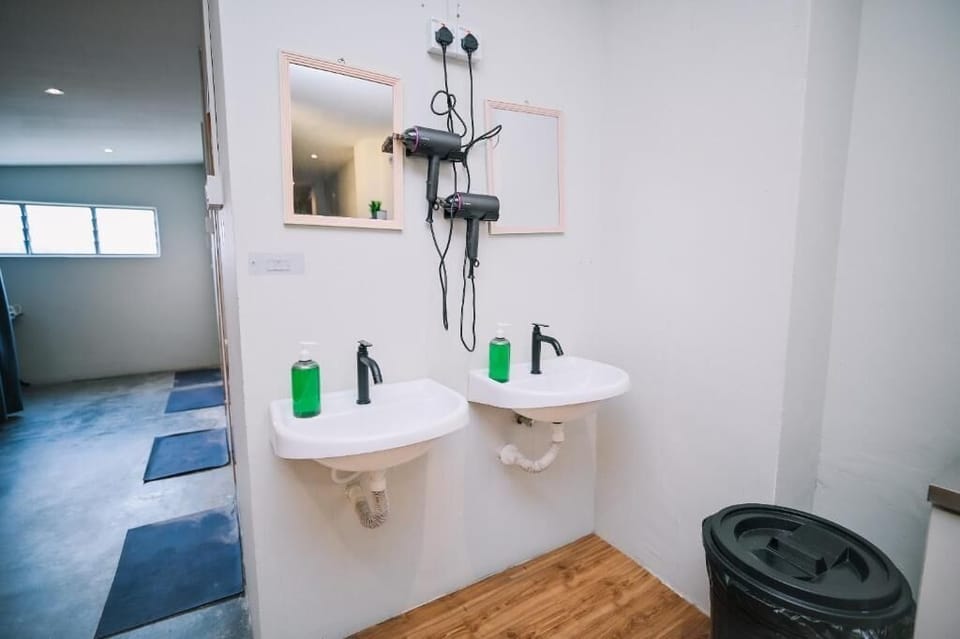 Shower, towels, soap, shampoo