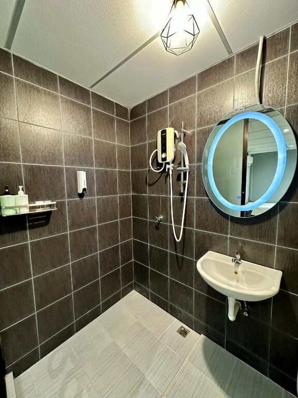 Deluxe Double or Twin Room | Bathroom | Bidet