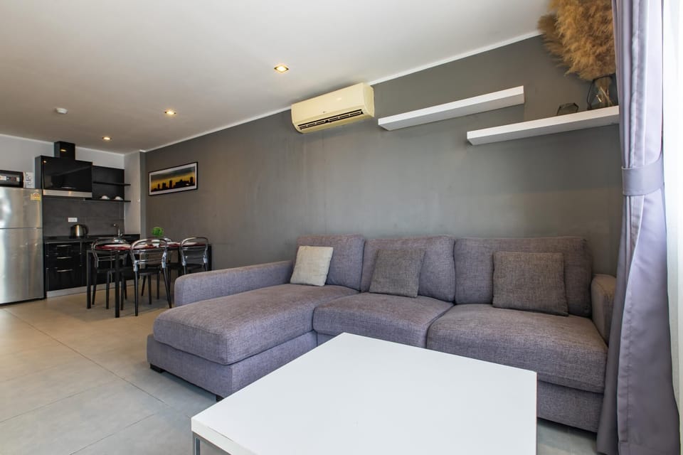 Apartment, 1 Bedroom, Balcony | Living area