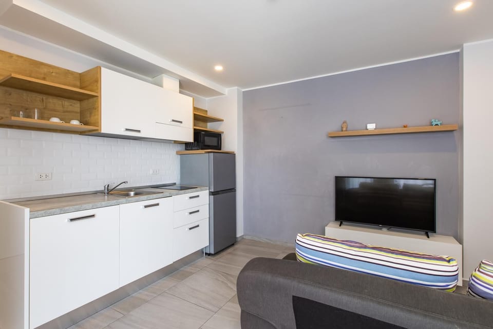 Apartment, 1 Bedroom, Balcony | Private kitchenette | Electric kettle