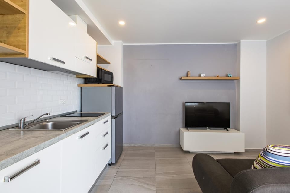 Apartment, 1 Bedroom, Balcony | Private kitchenette | Electric kettle