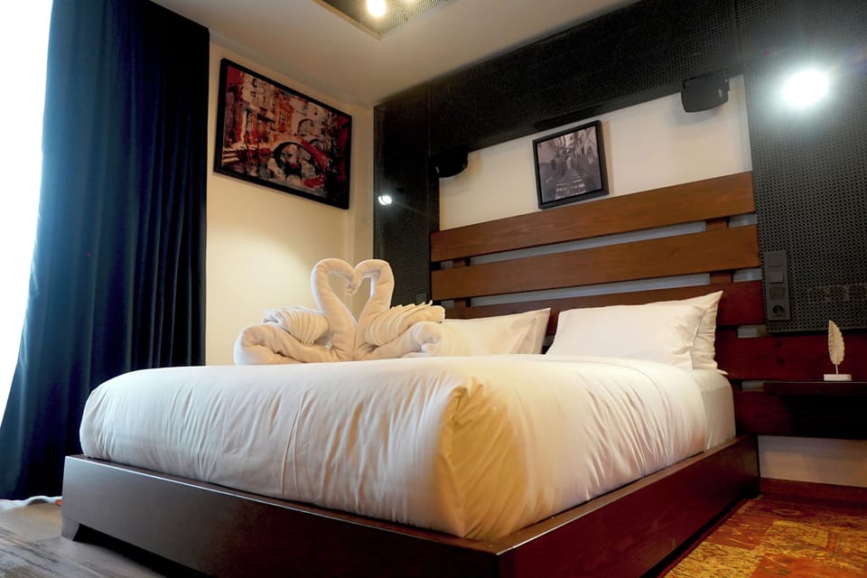 Deluxe Double Room | Soundproofing