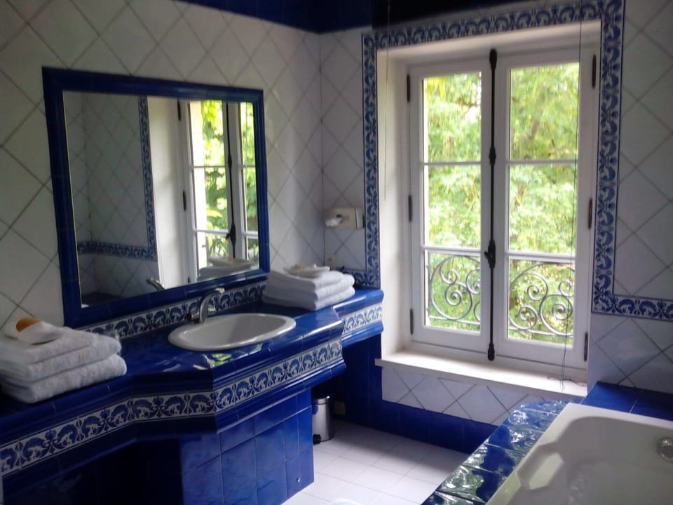 Standard Double Room, Garden View | Bathroom | Bathrobes, slippers