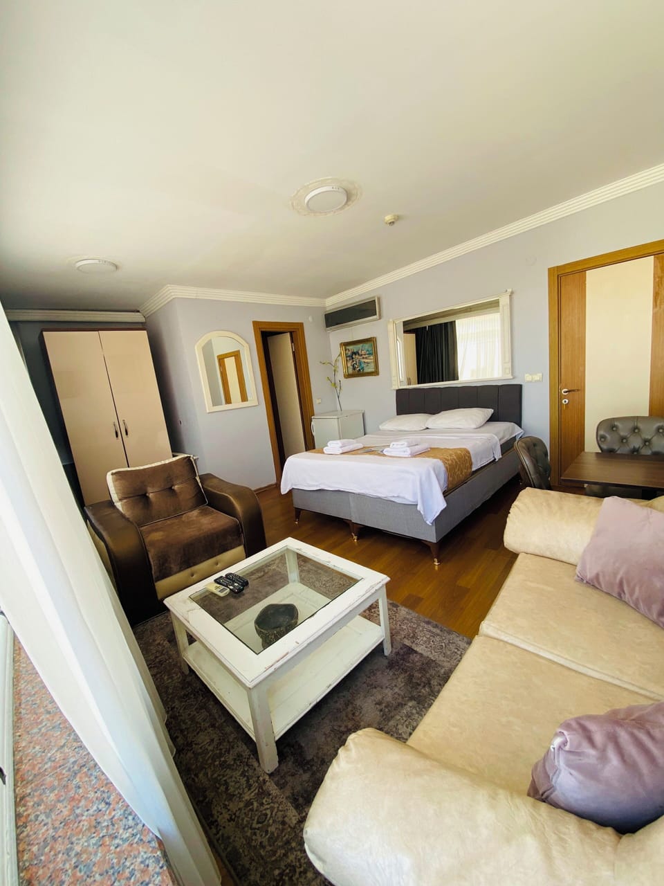 Comfort Room | Desk, free WiFi