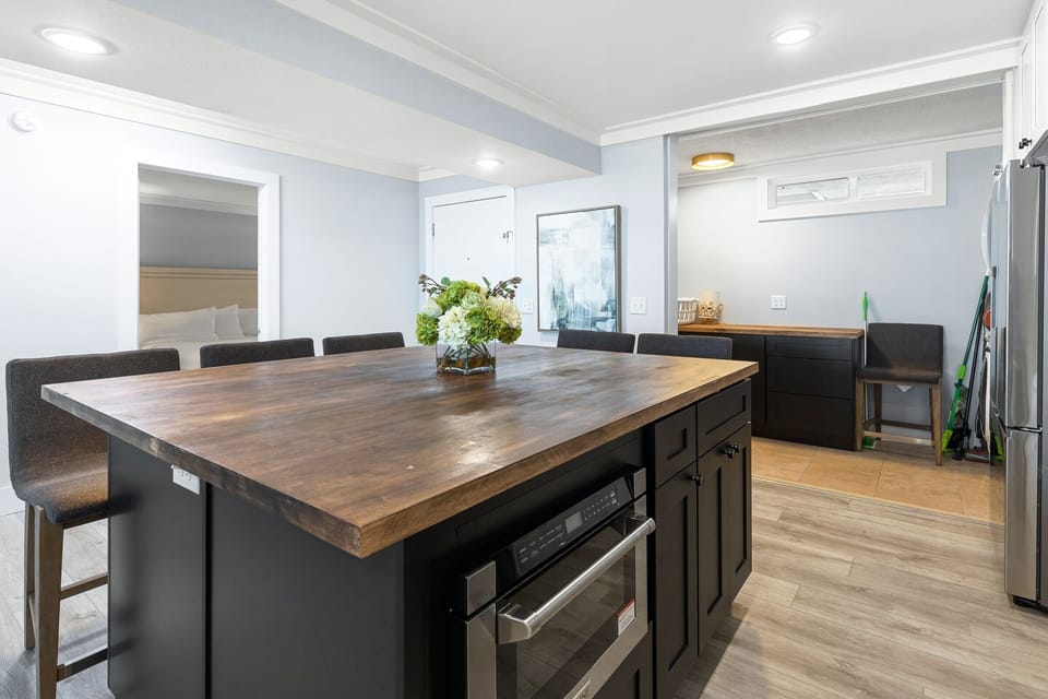 Condo, 2 Bedrooms | Dining
