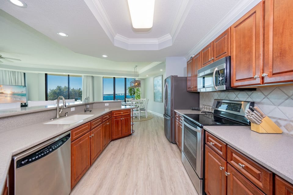 Condo, 3 Bedrooms | Private kitchen | Coffee/tea maker, fridge, oven