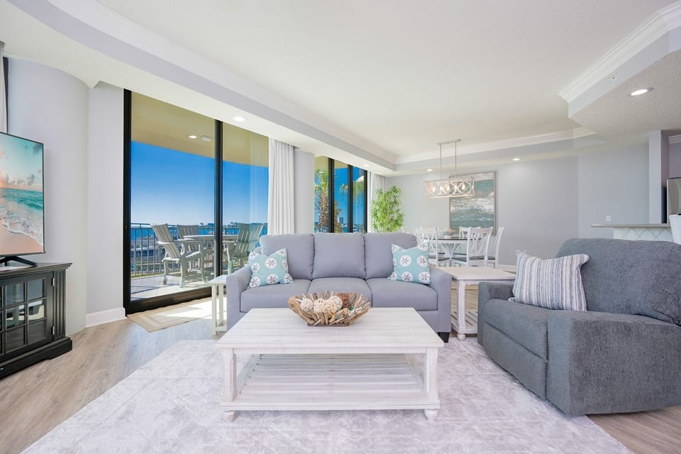Condo, 3 Bedrooms | Living area