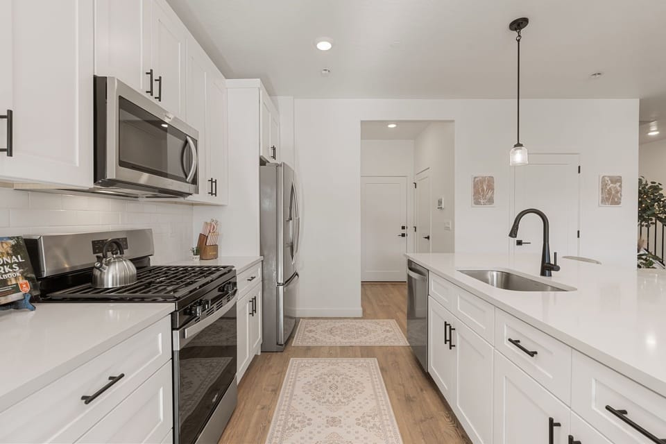 Townhome, 4 Bedrooms | Private kitchen | Coffee/tea maker, fridge, oven, toaster