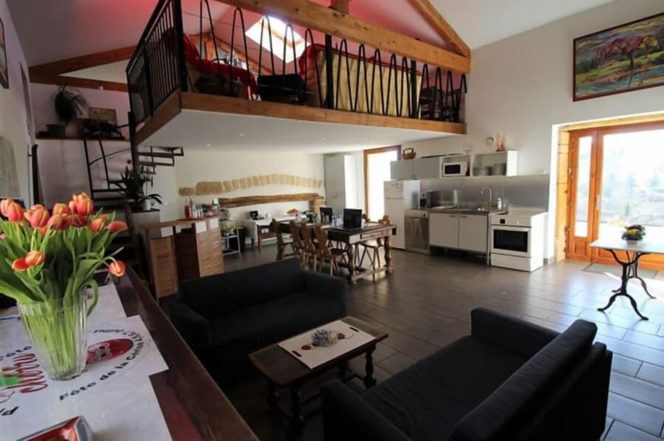 House, Balcony, Garden View | Private kitchen | Coffee/tea maker, electric kettle, eco-friendly cleaning products