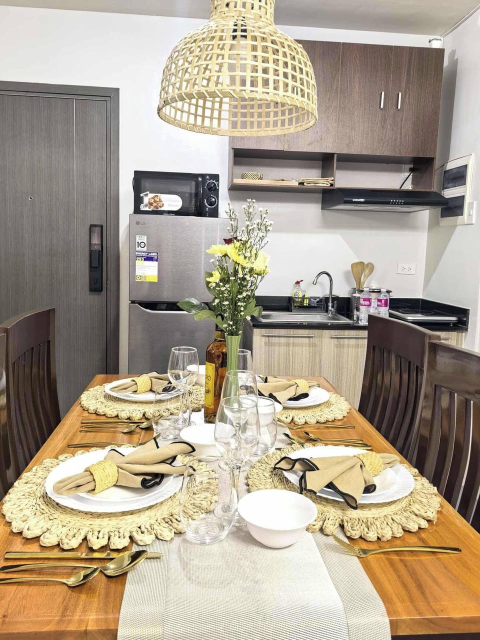 Condo, 1 Bedroom, Accessible, Balcony | Dining room
