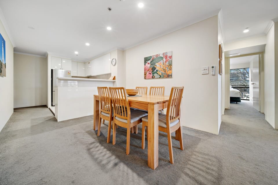 Apartment | Dining