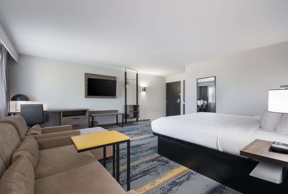 Suite, 1 King Bed with Sofa bed, Non Smoking | Premium bedding, desk, laptop workspace, blackout drapes