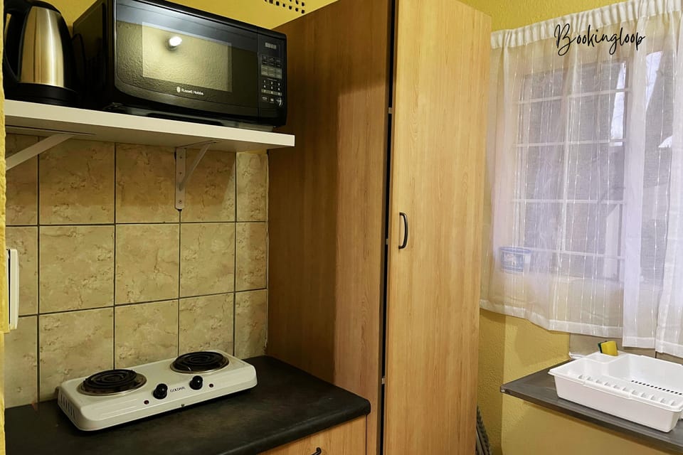 Comfort Studio | Private kitchen | Mini-fridge, microwave