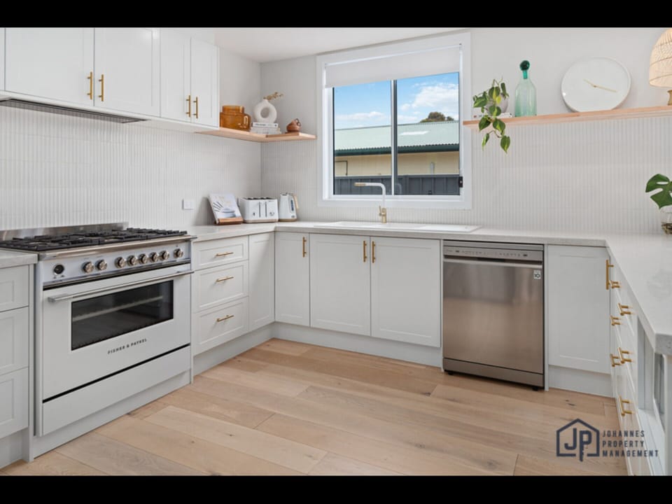 Apartment | 3 bedrooms, laptop workspace, iron/ironing board, bed sheets