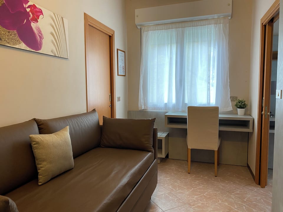 Deluxe Triple Room | In-room safe, free WiFi