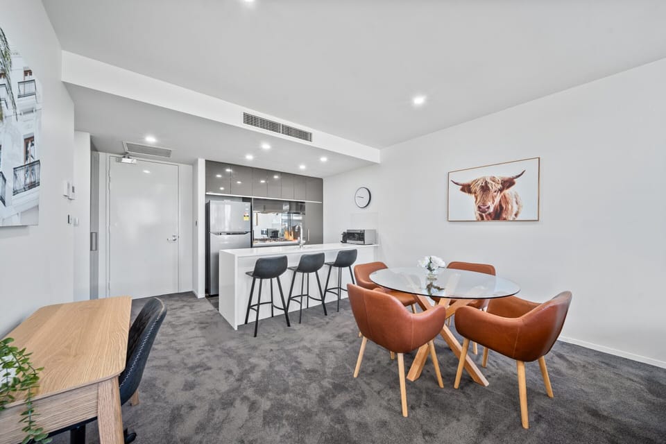 Apartment | Dining