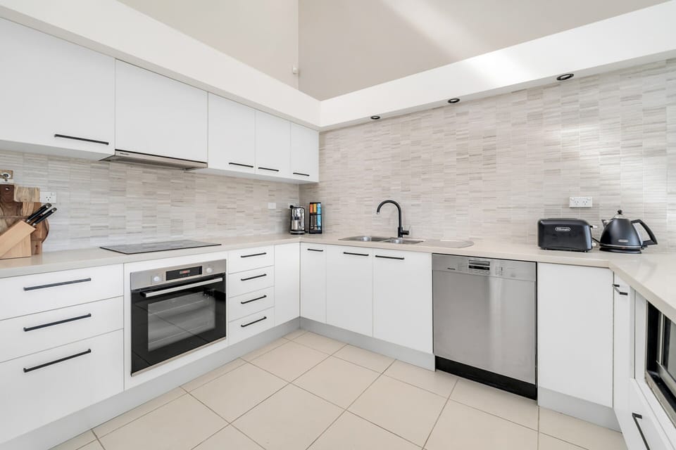 Apartment | Private kitchen | Cookware/dishes/utensils