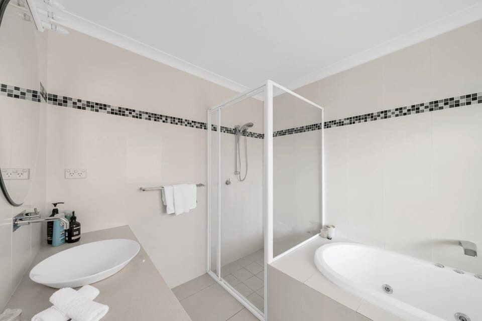 3-bed With Beach Views and Entertainment Area Apartment in Batemans Bay