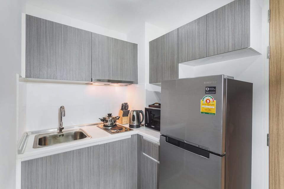 Standard Apartment, Balcony, City View | Private kitchen