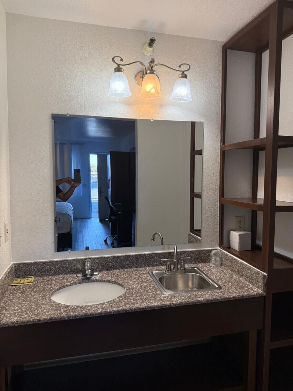 Standard Room | Desk, blackout drapes, free WiFi, bed sheets