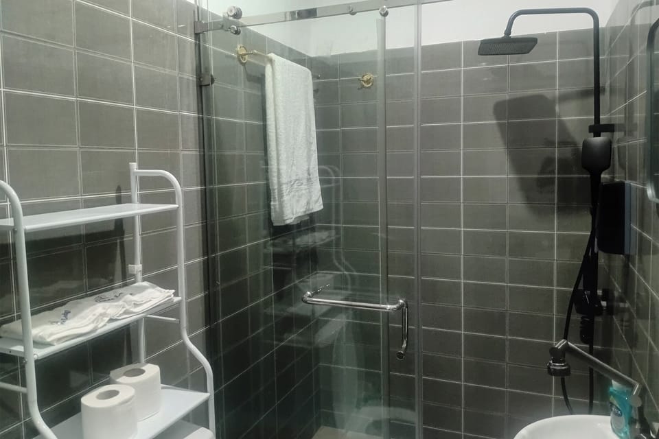 Standard Room | Bathroom