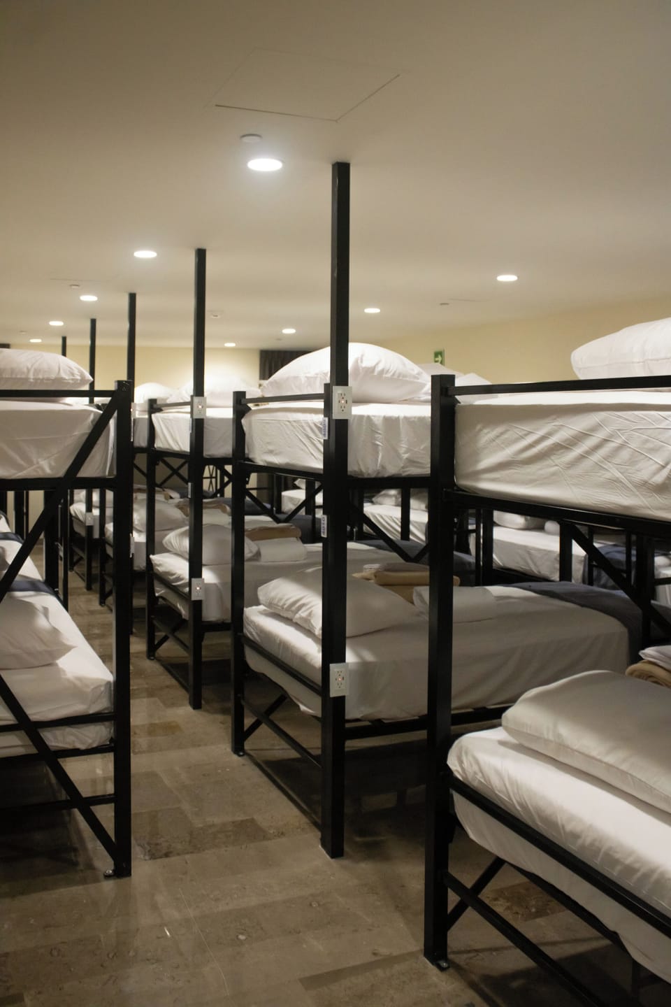 DSMO - Dormitorio Compartido Masculino 16 literas | WiFi (free), bed sheets
