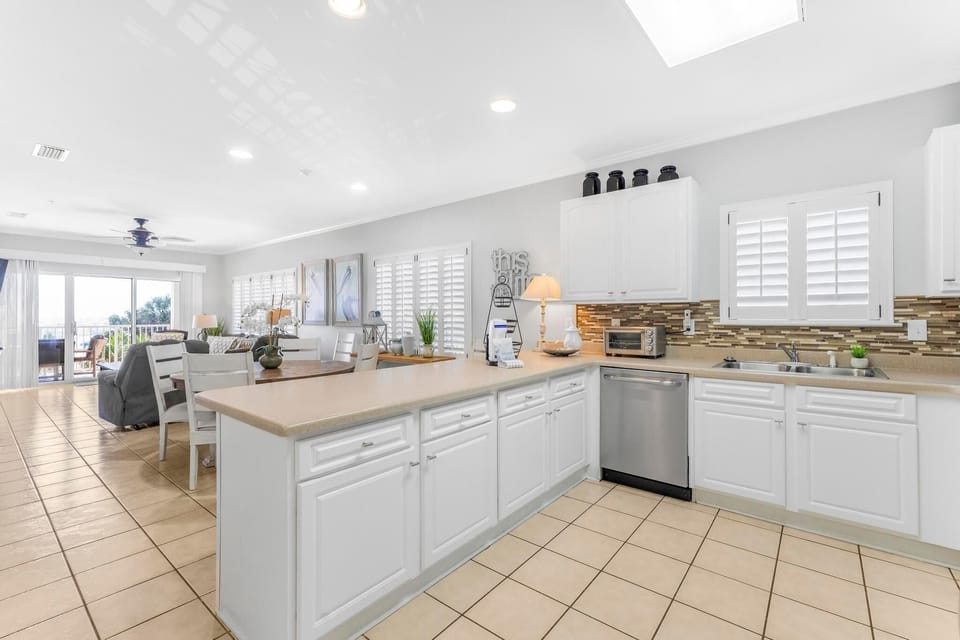 Condo, Multiple Beds (Marlin Key 1A) | Private kitchen | Oven